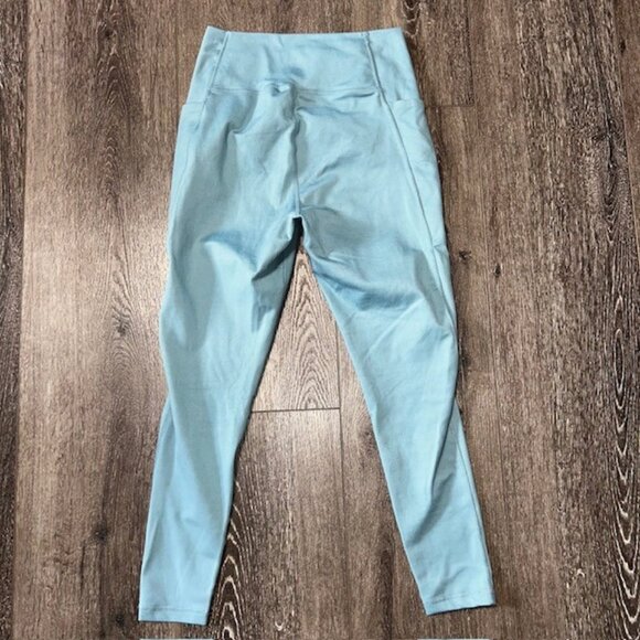 Yoga Pants Danskin Women 26x24 Cropped Legging Light BLUE Size Medium - Picture 4 of 4